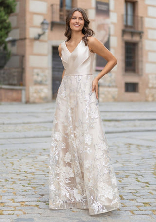 Sariella dress Champagne - Dresses Boutique B.V.