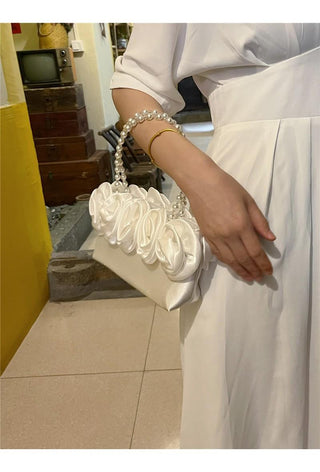 Satin flower clutch Champagne - Dresses Boutique B.V.